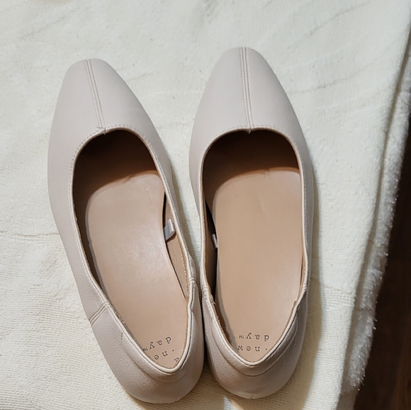 Tan Flats - Picture 1 of 1